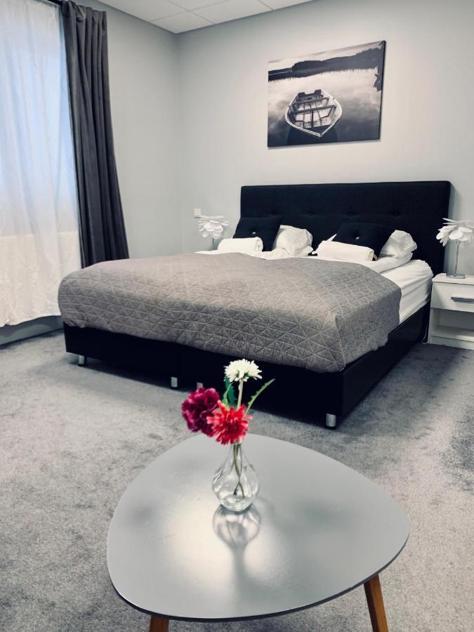 Hotel Tjarna Njarthvik Εξωτερικό φωτογραφία